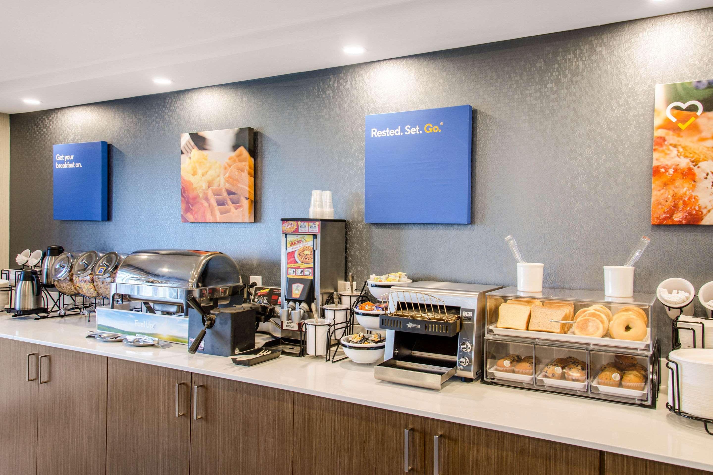 Comfort Inn Airport Dorval Exterior foto